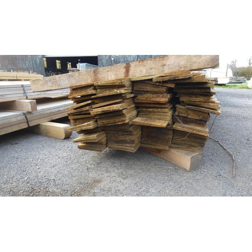 5607 - A quantity of feather edge boards, lengths approx 1.65m (bottom stack)