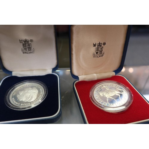 4202 - A collection of miscellaneous boxed and loose silver and other commemorative coins and medallions