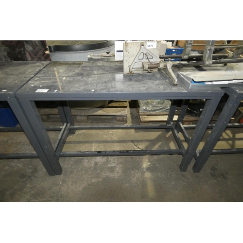 5871 - 1 metal work bench approx 121 x 61 x 84cm high