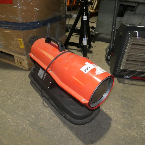 5907 - 1 Master Pro diesel forced air space heater model 538775971, output 20kw,  240v / diesel