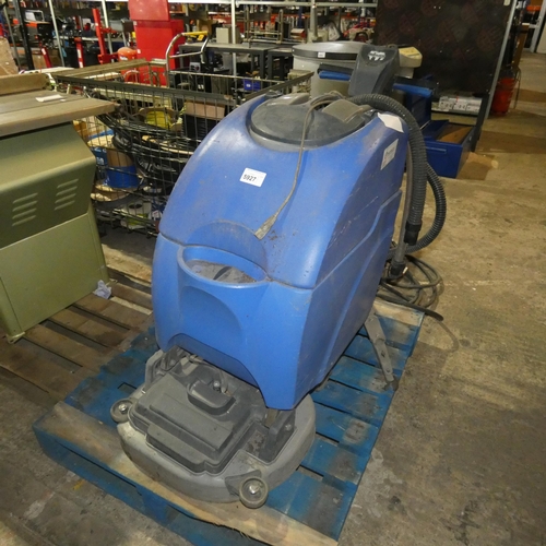 5927 - 1 Numatic floor cleaning machine type TTB 4552/100S