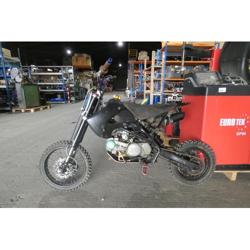 5915 - A pit motorbike by Stomp 140cc - Starts and runs but engine pressurises the crank case and blows all... 