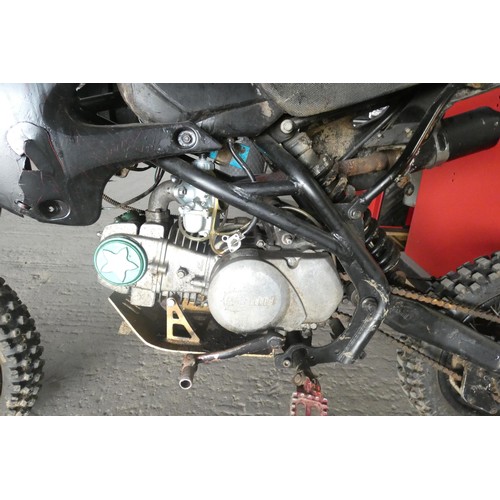 5915 - A pit motorbike by Stomp 140cc - Starts and runs but engine pressurises the crank case and blows all... 