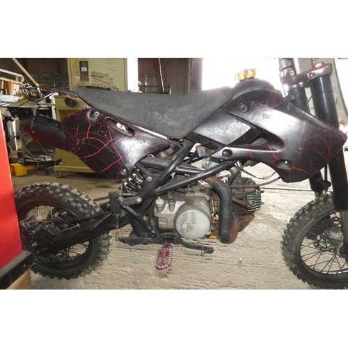 5915 - A pit motorbike by Stomp 140cc - Starts and runs but engine pressurises the crank case and blows all... 