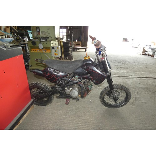 5915 - A pit motorbike by Stomp 140cc - Starts and runs but engine pressurises the crank case and blows all... 