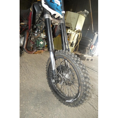 5915 - A pit motorbike by Stomp 140cc - Starts and runs but engine pressurises the crank case and blows all... 