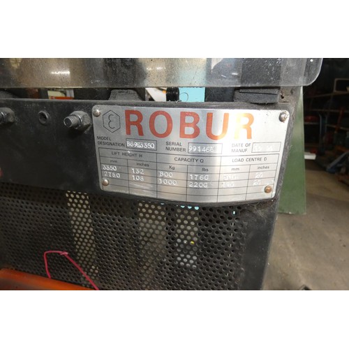 5931 - 1 Robur battery operated stacking pallet lifter model B69E3350, YOM 1999, capacity approx 1000kg, ma... 