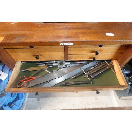 5096 - An engineers wooden 8 drawer tool cabinet by Emir containing various engineers precision tools (not ... 