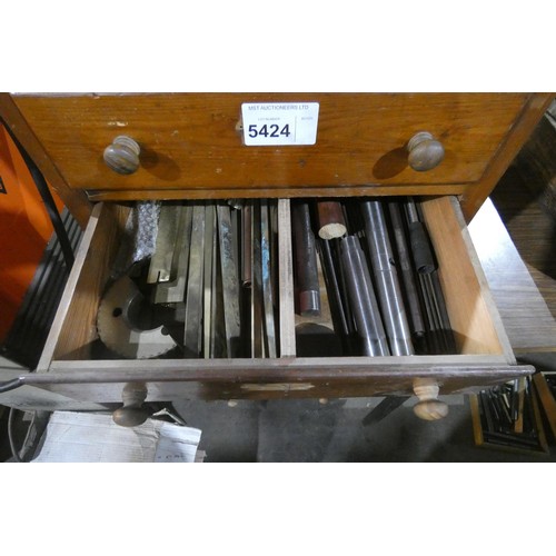 5424 - A wooden 8 drawer cabinet containing a quantity of various engineering items including various size ... 