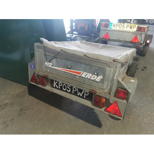 5933 - 1 single axle un-braked trailer by ERDE type 102, body size approx 90cm w x 110cm l and sides are 32... 