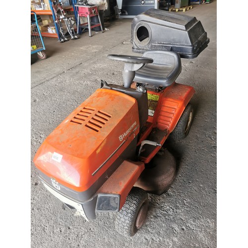 5935 - 1 Husqvarna ride on lawn mower type LT100, 4 speed, with a Briggs and Stratton 10hp petrol engine