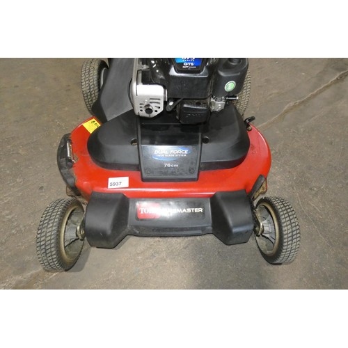 5937 - A self propelled Toro lawnmower type Timemaster 30, 76cm wide cut, Briggs & Stratton 223cc engine. R... 