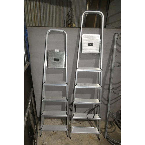 2063 - 2 aluminum step ladders