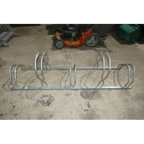 2064 - 1 galvanised metal bicycle rack for 5 bicycles