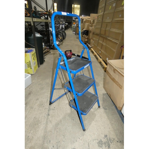 2067 - A blue metal folding step ladder