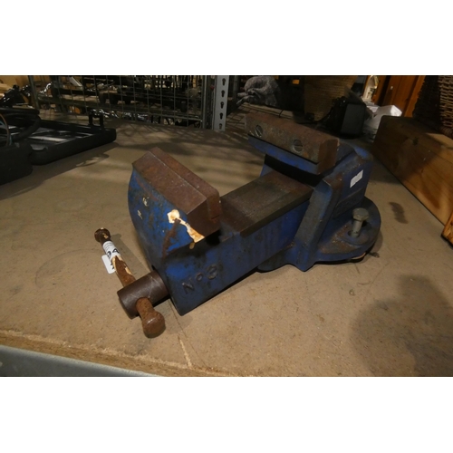 2094 - 1 bench vice by Record No. 3