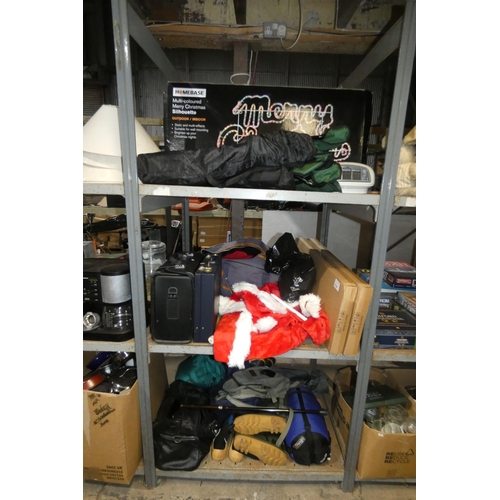 2106 - A quantity of various household items including a Delonghi heater 240v, a Merry Christmas rope light... 