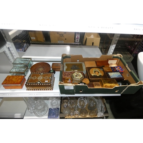 2227 - A quantity of various decorative wooden boxes, 2 glass boxes and a small wooden tray. Contents of 1 ... 