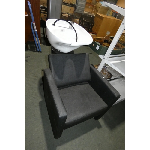 2229 - A black upholstered hairdressing chair & washing station with fitted basin/sink & shower hose