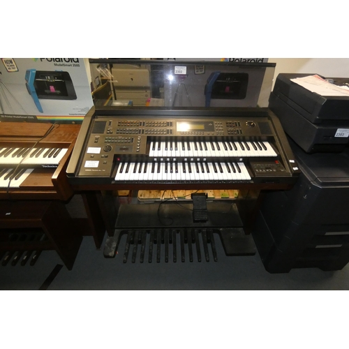 2302 - A 2 octave electric organ by Yamaha type Electone EL-70 comes with stand and power cable, tested wor... 