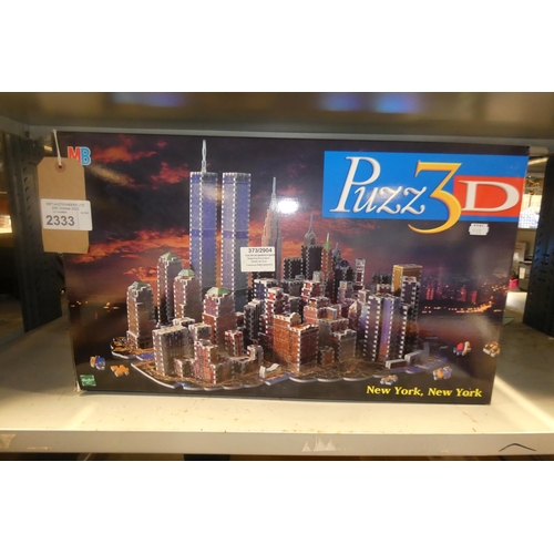 2333 - A large Puzz 3D of New York, New York