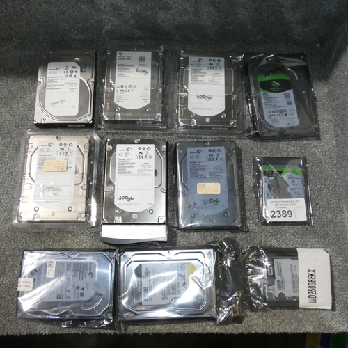 2389 - A quantity of various size 2.5/3.5 SAS & SATA hard disc drives, from 250gb to 600gb