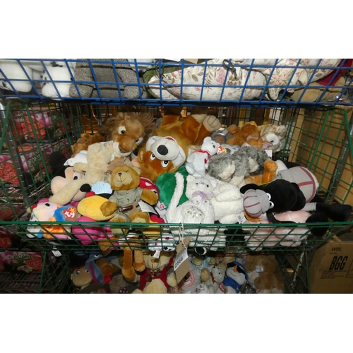 2566 - A large quantity of various soft toys including TY beanie babies, contents of 1 basket, basket not i... 