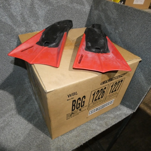 2573 - A box containing 8 pairs of XLG 11/12 flippers by Osprey