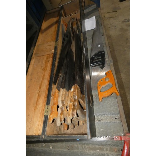 2016 - 1 wooden transit box containing various vintage hand saws
