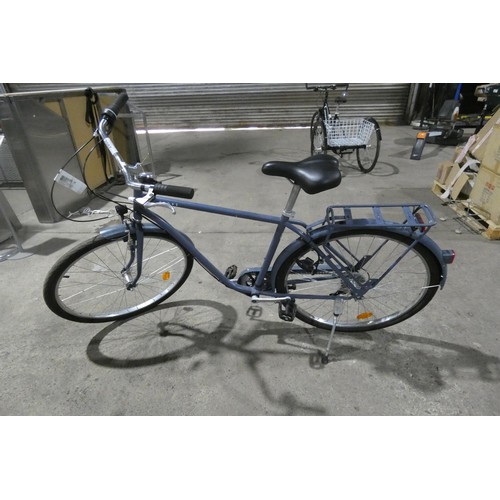 2087 - 1 city bike by Elops type 120HF, 700C wheels, with back rack, please note missing 2 wheel nuts