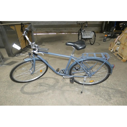 2087 - 1 city bike by Elops type 120HF, 700C wheels, with back rack, please note missing 2 wheel nuts