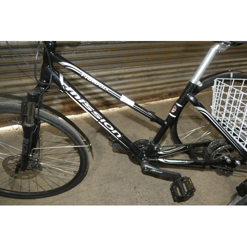 2091 - A tricycle by Mission type TriBrid, approx £1200 new and has had very little use