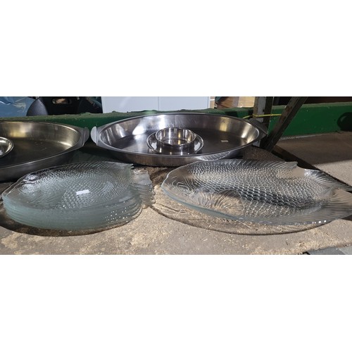 1035 - A quantity of fish serving ware, plates, platters, etc