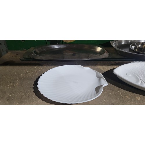 1035 - A quantity of fish serving ware, plates, platters, etc