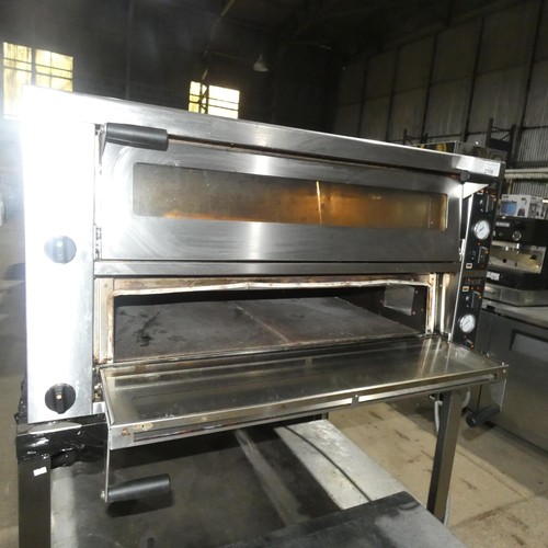 1111 - A commercial stainless steel 2 drawer Pizza oven by Lincat purchased 2019, type PO630-2, comes with ... 