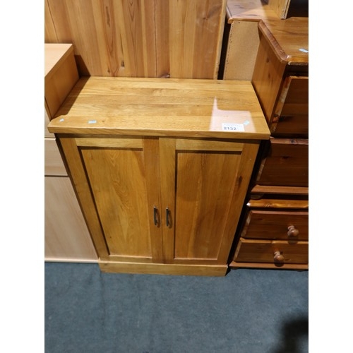 2132 - 1 Oak cabinet with 2 doors approx 65 x 35 x 87cm high and 2 pine bedside cabinets