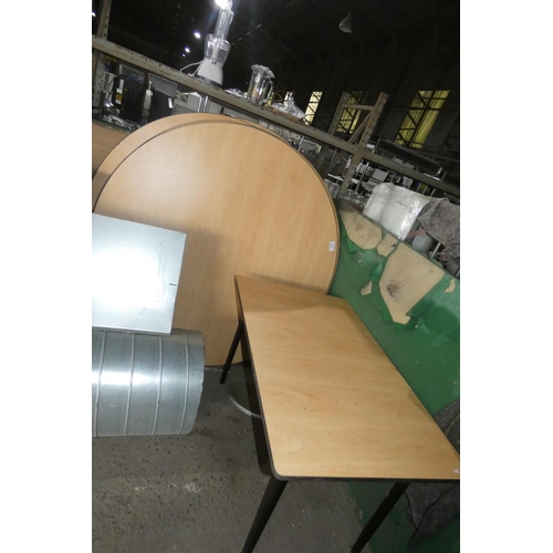 1001 - 5 x round light wood effect table tops approx 153cm and one base rectangular folding table