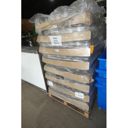 1008 - A pallet containing approx 700 plastic storage containers, no lids