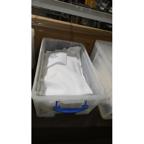 1043 - A quantity of 15 various mixed white smaller size table cloths, contents of 1 plastic crate