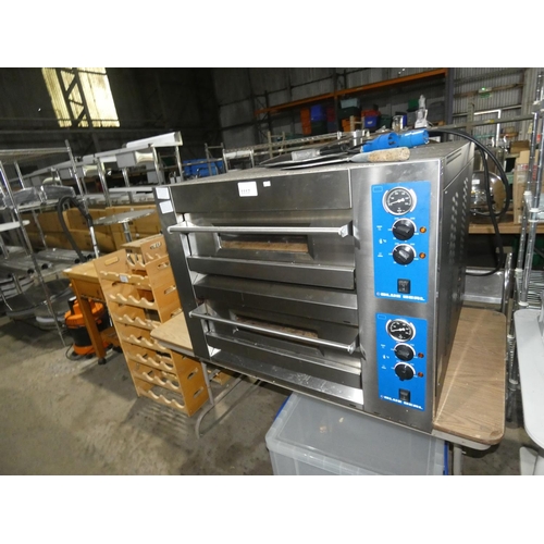 1117 - A commercial stainless steel counter top 2 door pizza oven by Blue Seal type DB8.30, 2 blue industri... 