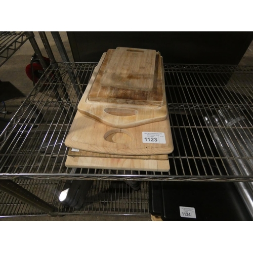 1123 - 6 x various wooden chopping boards