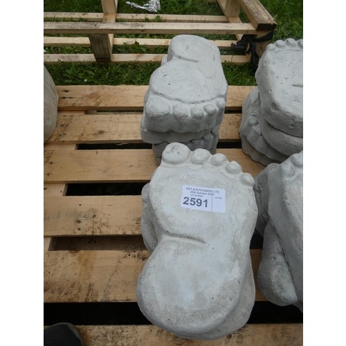 2591 - 8 X foot shaped concrete stepping stones