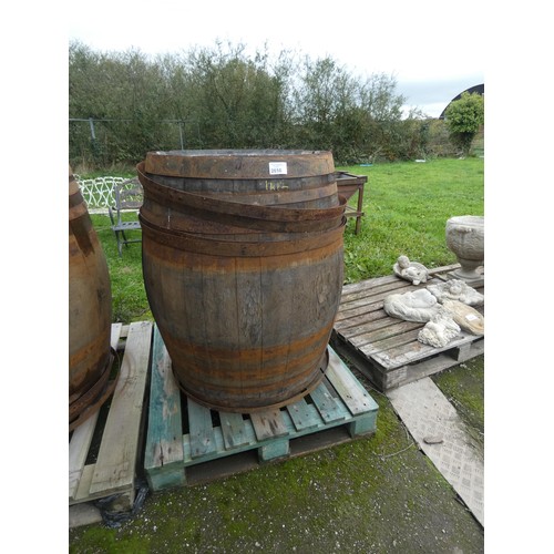 2610 - An extra large vintage whisky barrel diameter of top approx 78cm