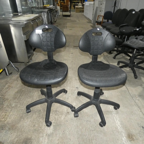 1176 - 2 operators swivel chairs