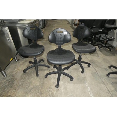 1177 - 3 operators swivel chairs