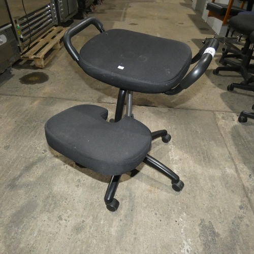 1179 - 1 adjustable height kneeling stool