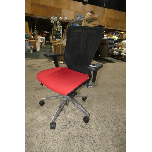 1242 - 1 office swivel chair by Techo with red seat and a black mesh back. Please note that one arm pad is ... 