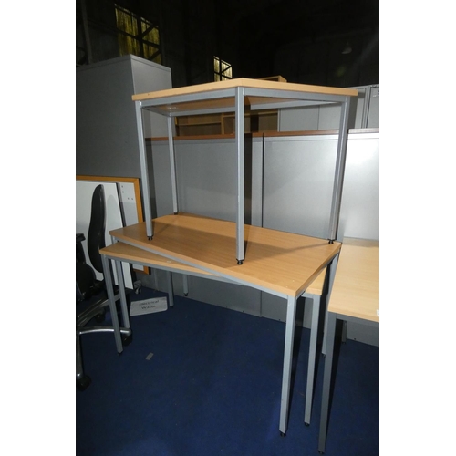 1252 - 3 x various size office tables comprising of 2 x rectangular approx 120 x 61cm and one trapezoid sha... 