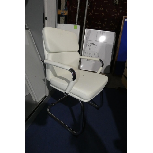 1263 - 1 cream upholstered cantilever chair