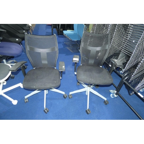 1297 - 2 x Dyna Mobel office swivel chairs with black upholstered seats and black mesh backs